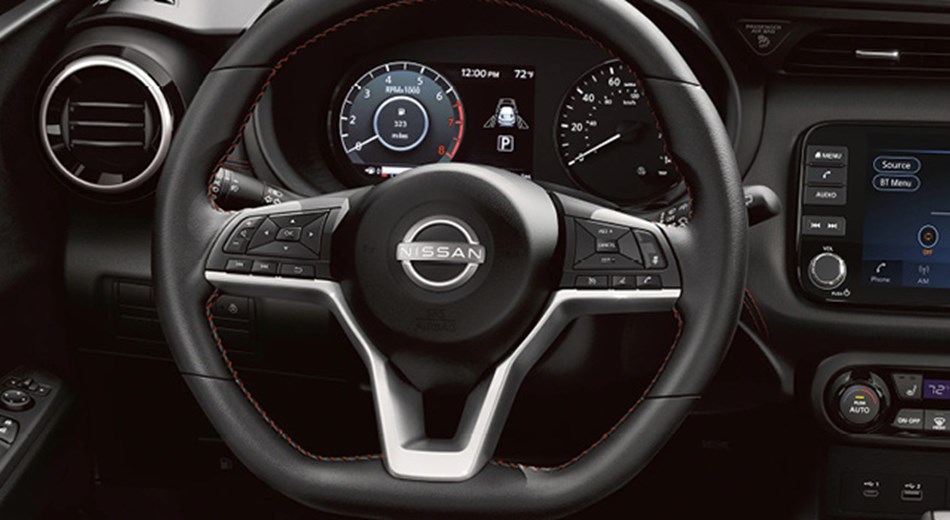 Nissan Kicks D-Shaped steering wheel